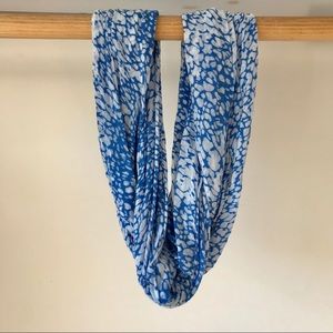 NWOT Lightweight Gap Infinity Scarf